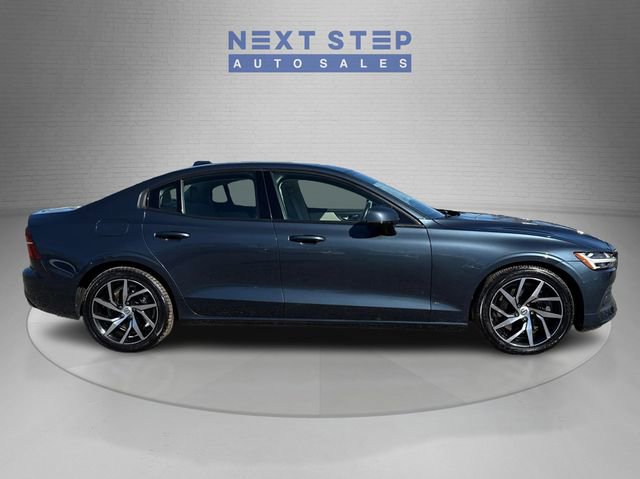 Used 2020 Volvo S60 T6 Momentum w/ Protection Package Premier image 9
