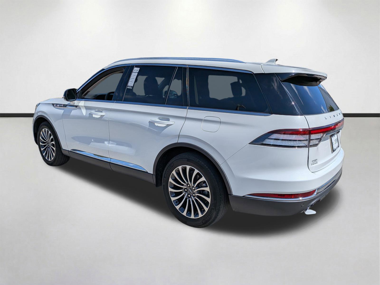 Used 2023 Lincoln Aviator 2WD w/ Premium Package image 6