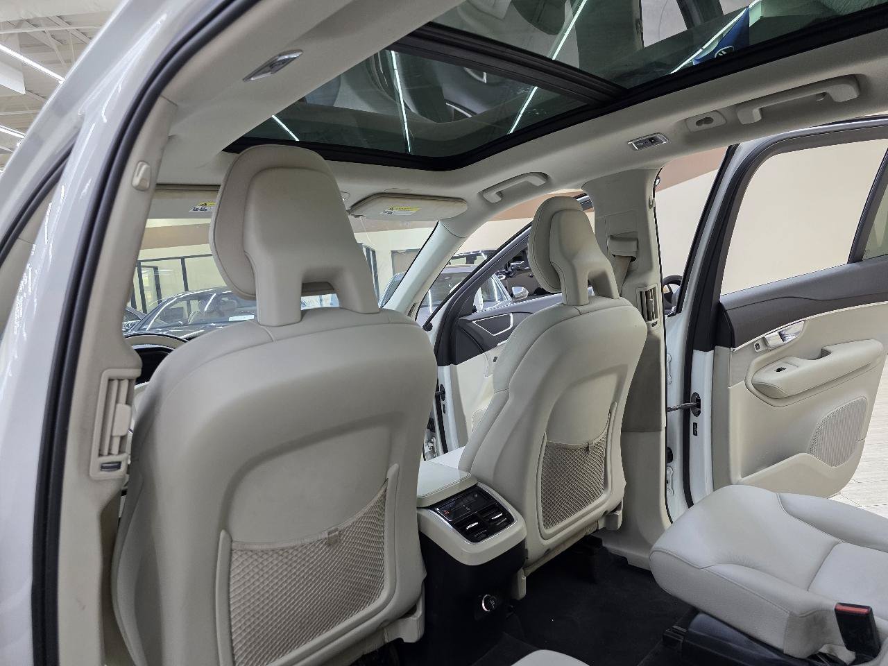 Used 2020 Volvo XC90 T6 Momentum w/ Protection Package Premier AWD/4WD image 27