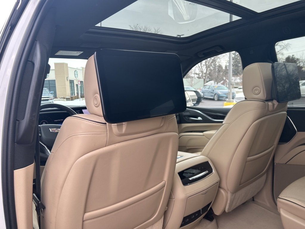 Used 2021 Cadillac Escalade Premium Luxury w/ Performance Package image 16