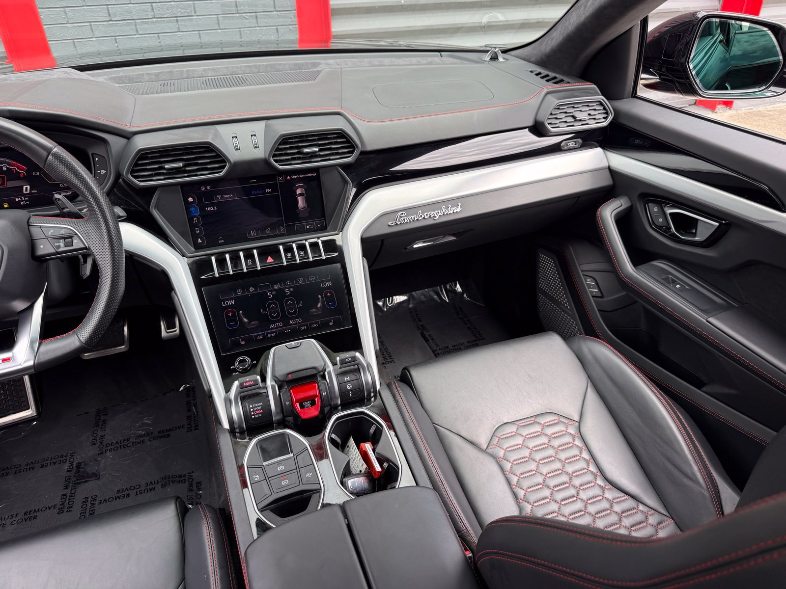 Used 2019 Lamborghini Urus AWD/4WD image 37