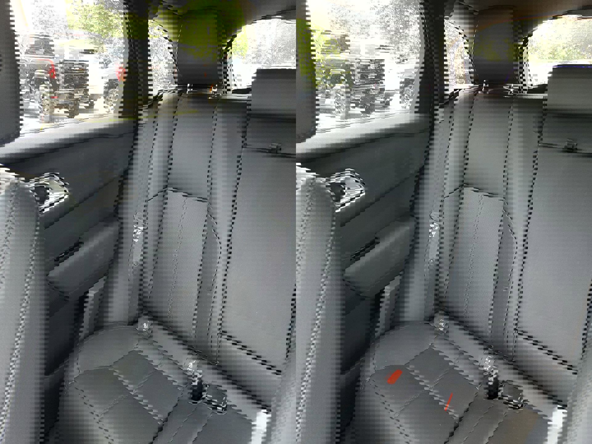 Used 2025 Land Rover Range Rover Velar Dynamic SE image 55