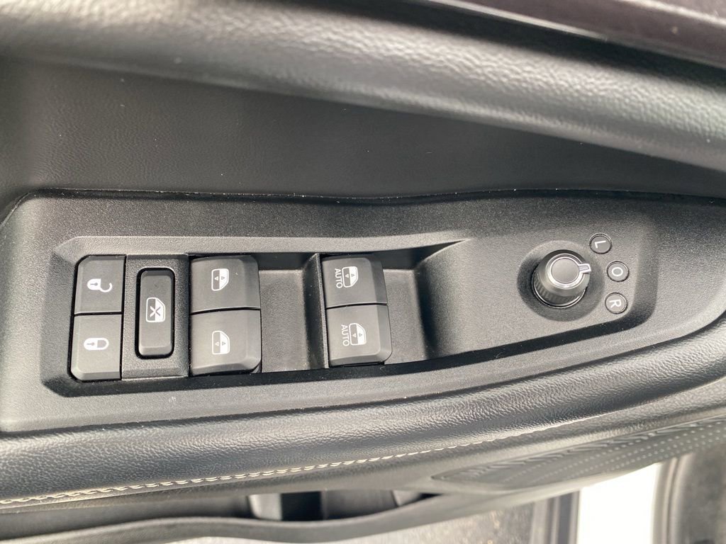 Used 2023 Jeep Grand Cherokee Altitude AWD/4WD image 10