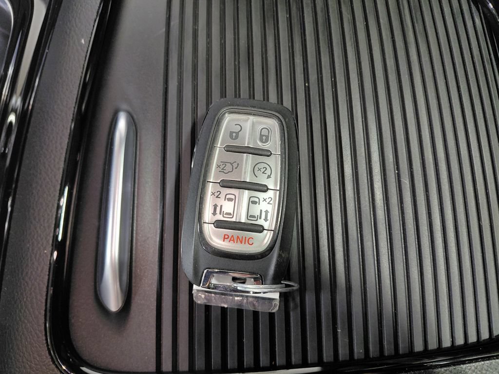 New 2026 Chrysler Pacifica Limited w/ S Appearance Package AWD/4WD image 12