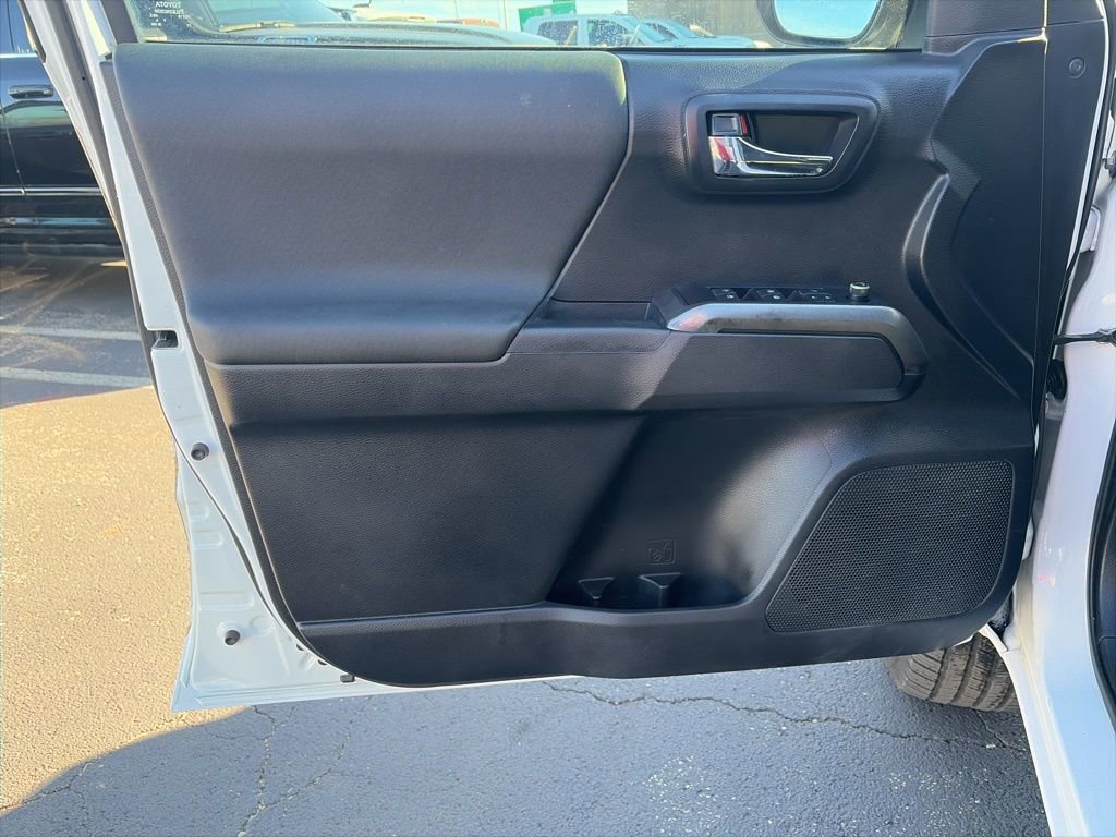 Used 2018 Toyota Tacoma TRD Sport image 13