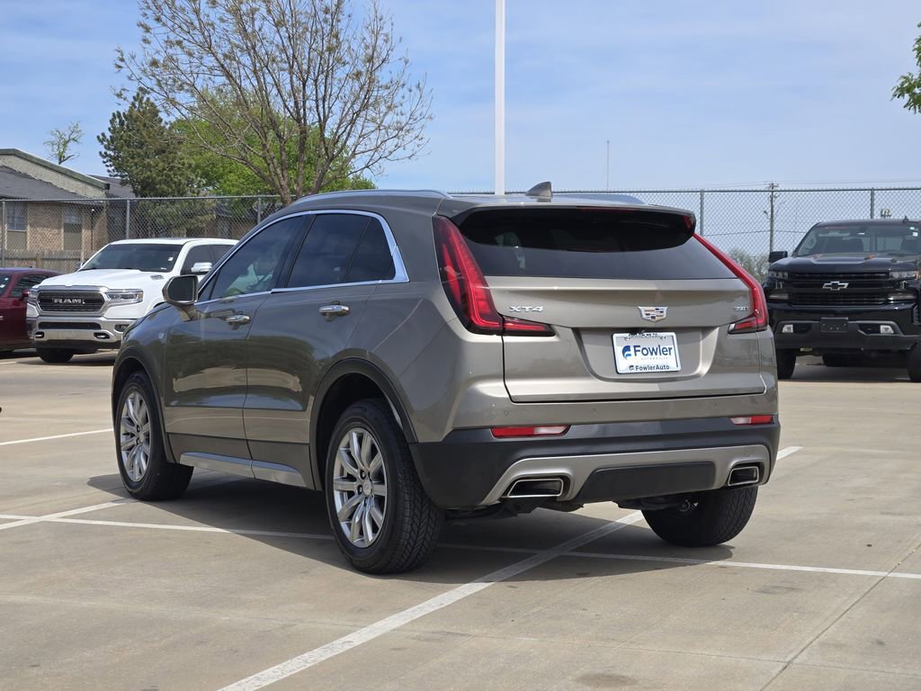 Used 2020 Cadillac XT4 Premium Luxury w/ Cold Weather Package image 5