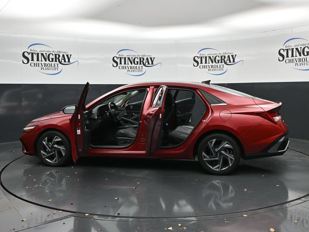 Used 2025 Hyundai Elantra Limited FWD image 37