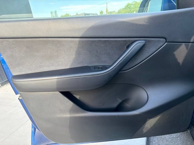 Used 2021 Tesla Model Y Long Range AWD/4WD image 22