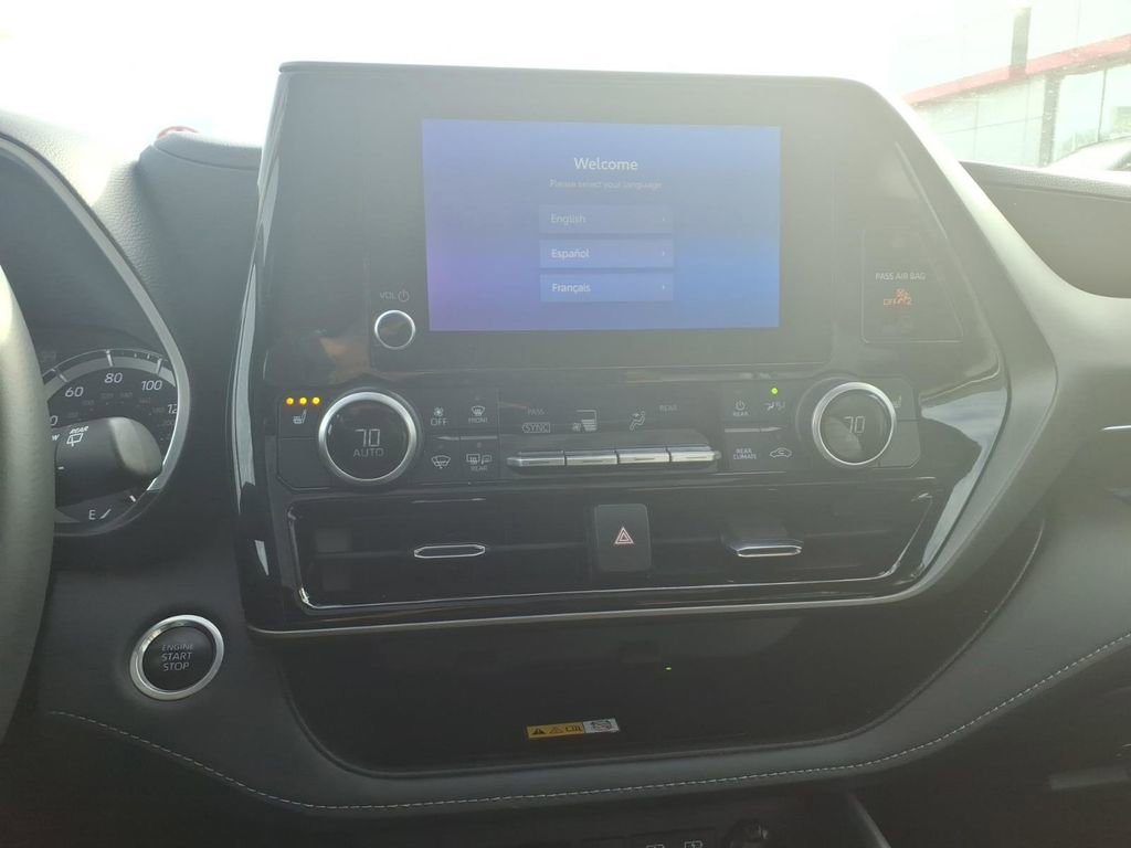 Certified 2024 Toyota Highlander XLE image 17