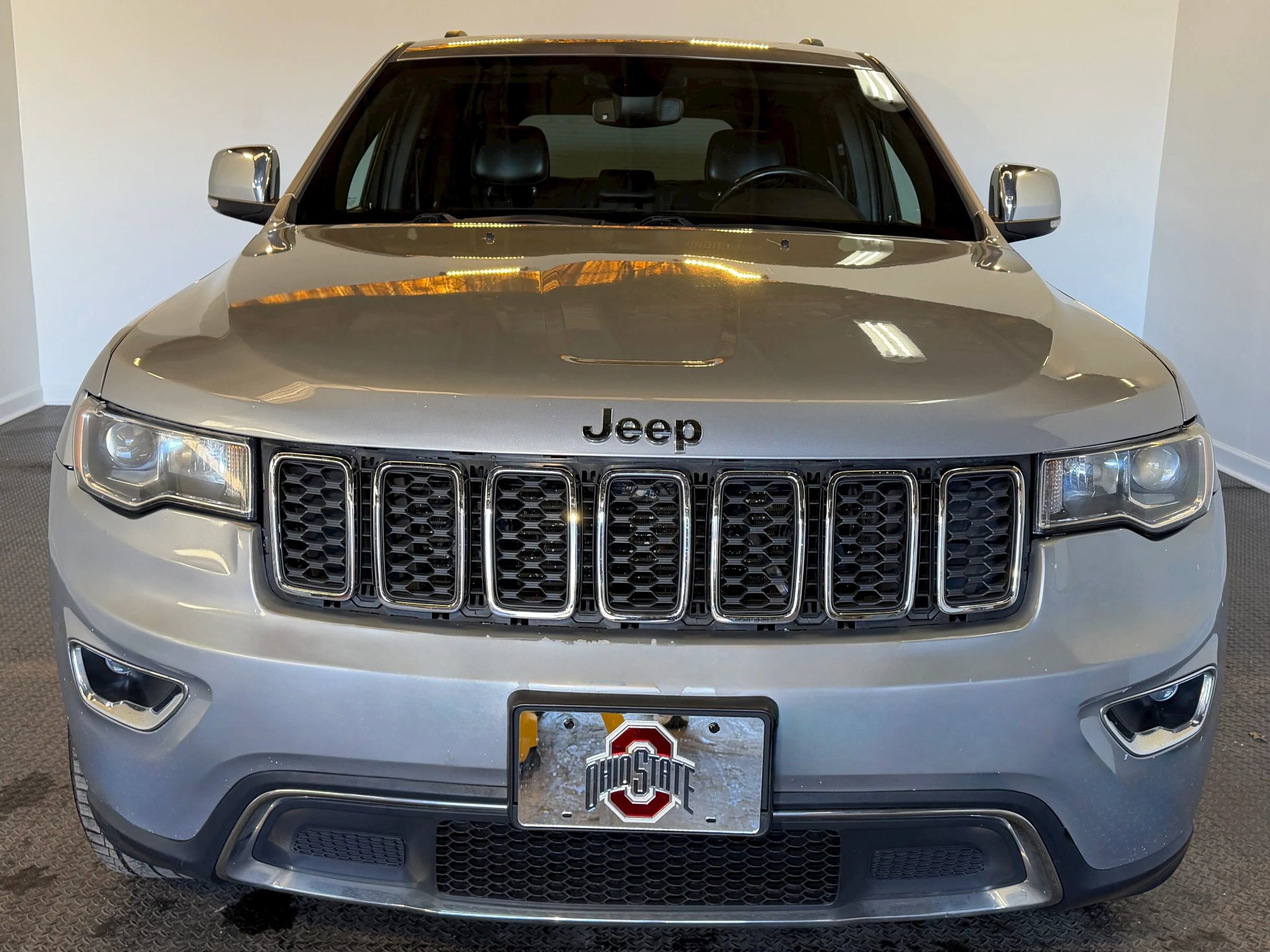 Used 2020 Jeep Grand Cherokee Limited w/ Luxury Group II image 2