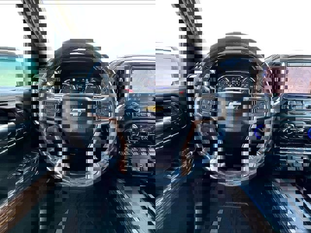 Used 2019 Chevrolet Silverado 1500 High Country w/ Technology Package image 17