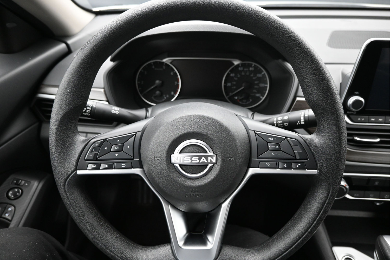 Used 2025 Nissan Altima 2.5 SV FWD image 9
