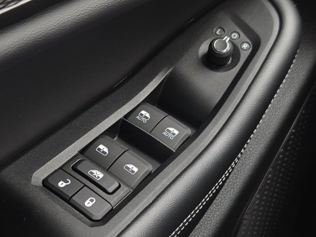 Used 2025 Jeep Grand Cherokee Altitude AWD/4WD image 27