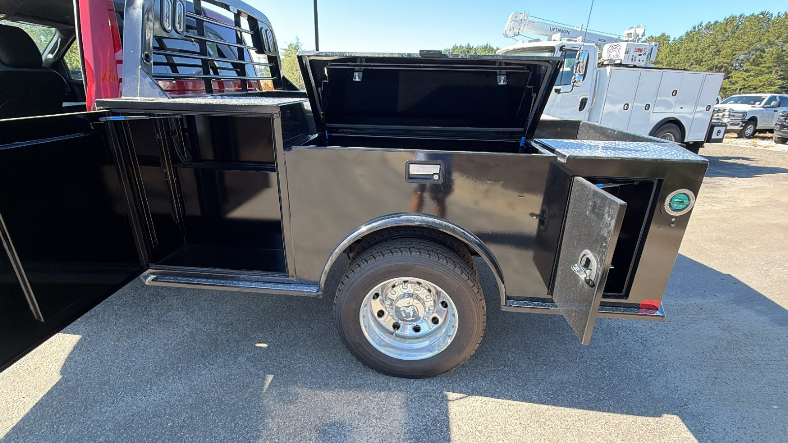 New 2026 RAM 5500 Tradesman w/ Chrome Appearance Group AWD/4WD image 14