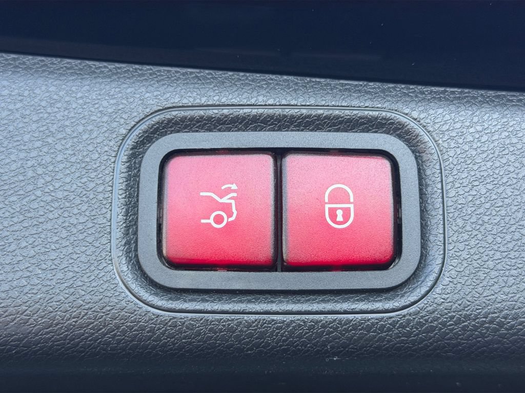 Used 2018 Mercedes-Benz E 300 image 36