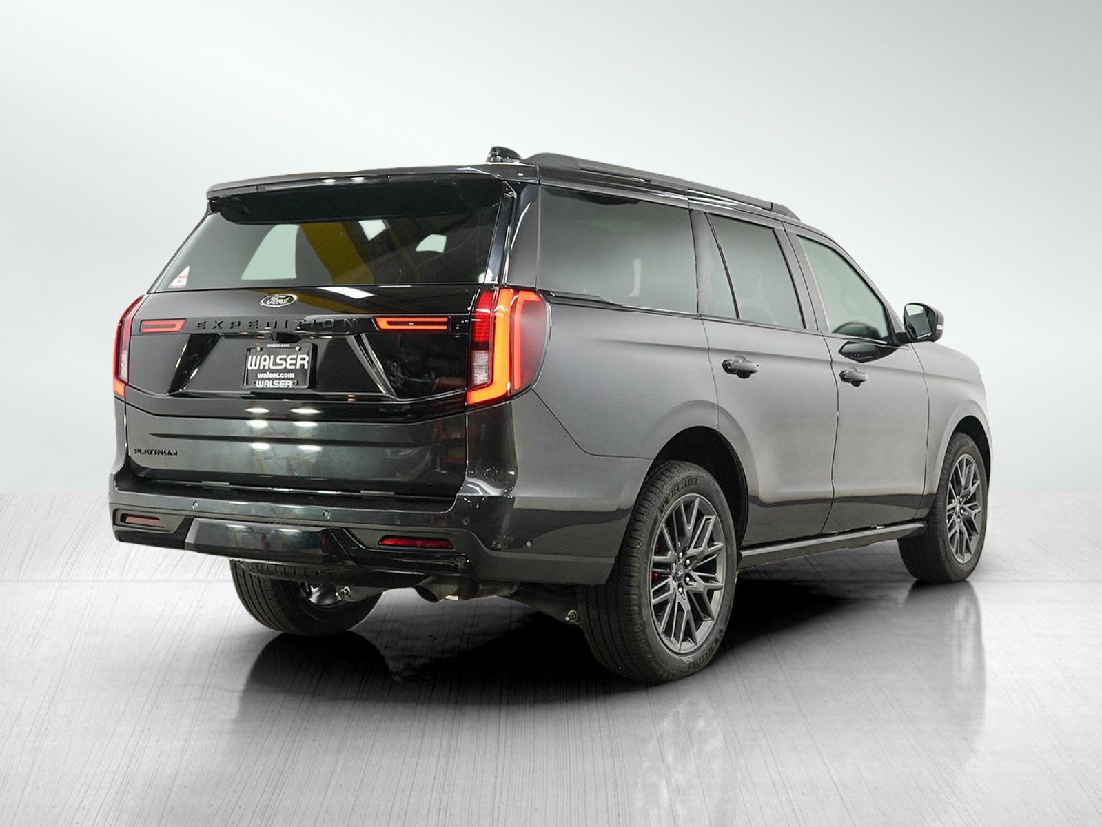 Used 2025 Ford Expedition Platinum w/ Stealth Performance Package AWD/4WD image 5