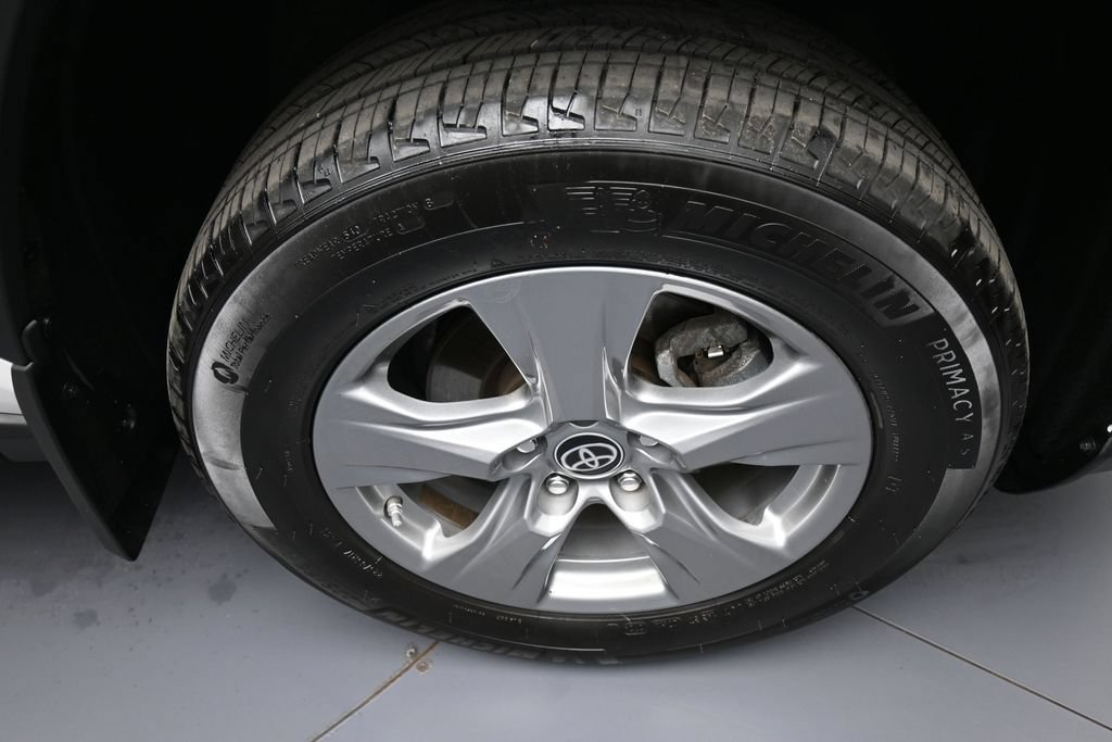 Certified 2024 Toyota RAV4 LE AWD/4WD image 13