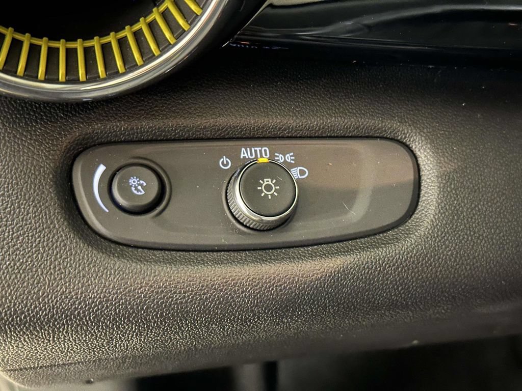 Used 2024 Chevrolet Trax ACTIV FWD image 21