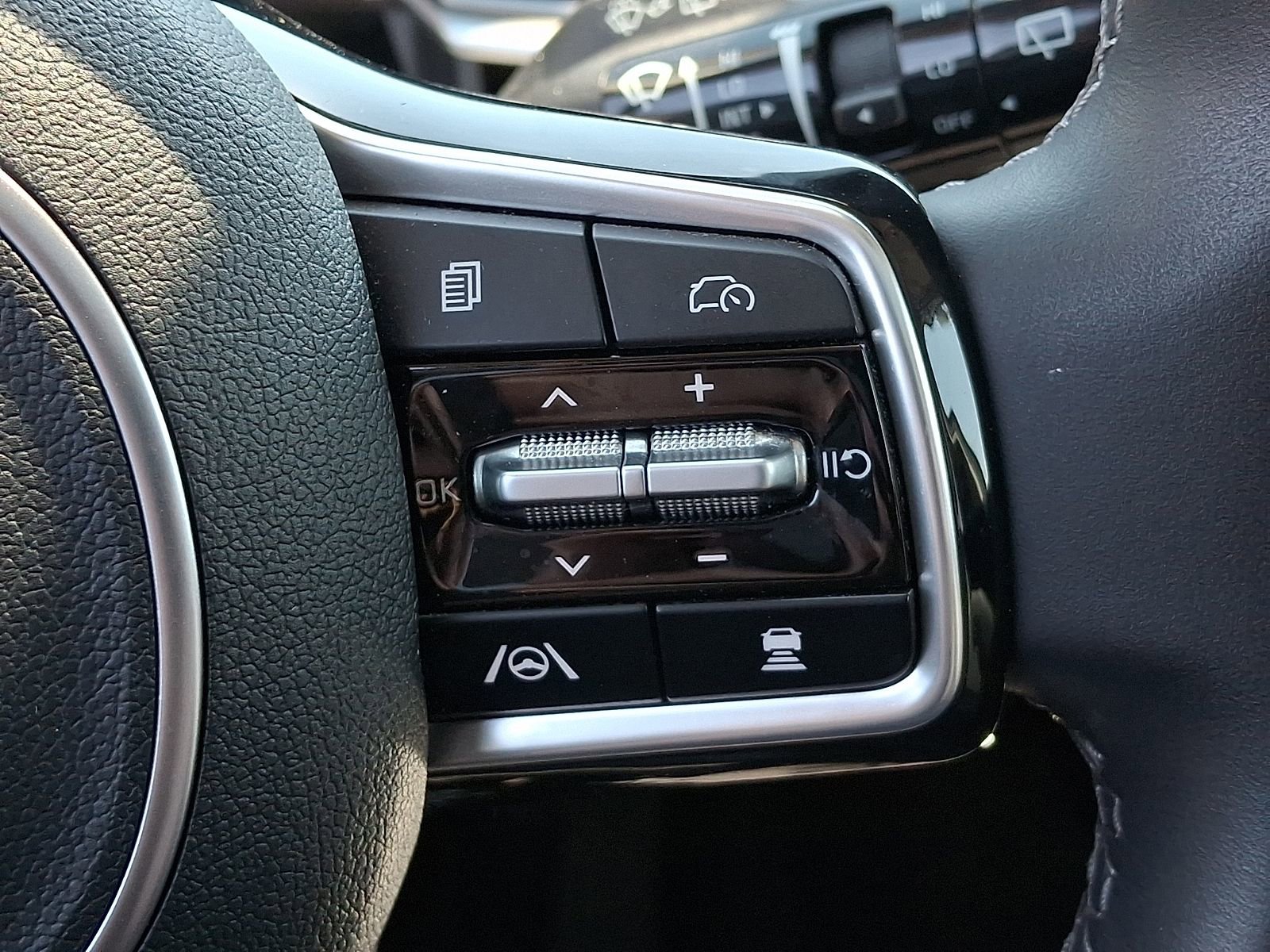 Used 2025 Kia Sorento S w/ Panoramic Sunroof Package image 23