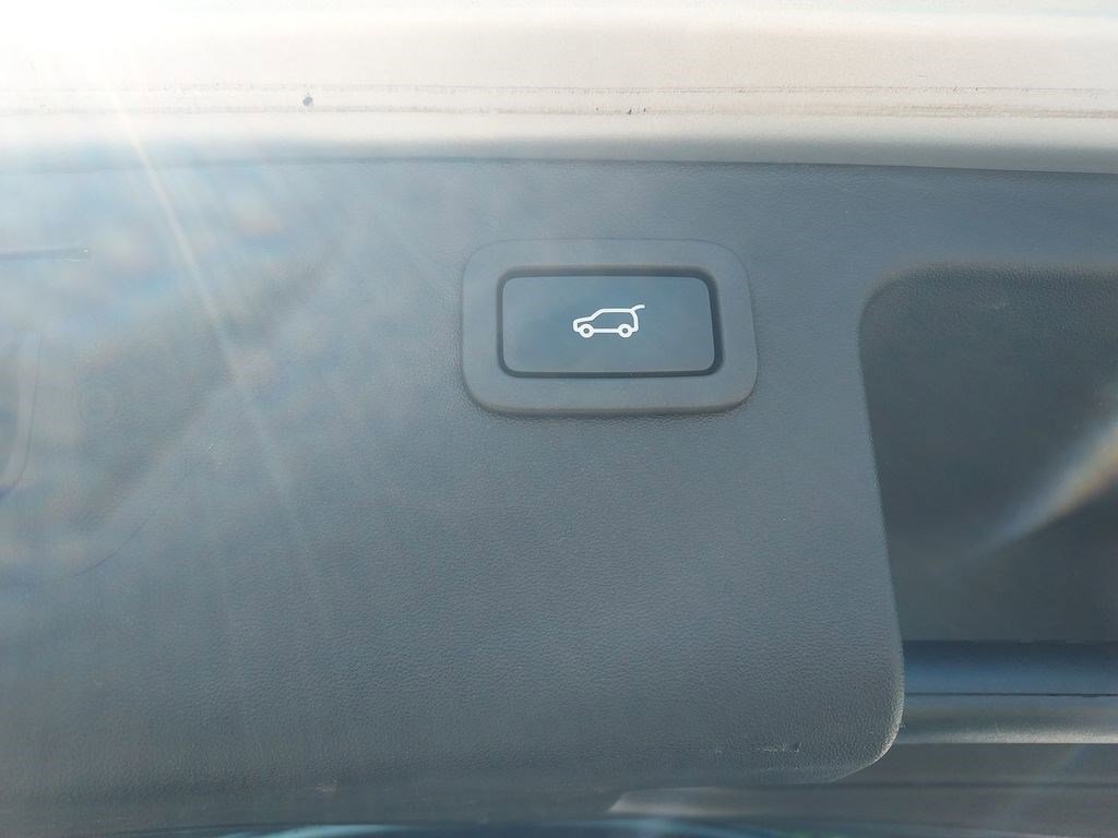 Used 2018 Land Rover Discovery Sport SE AWD/4WD image 36