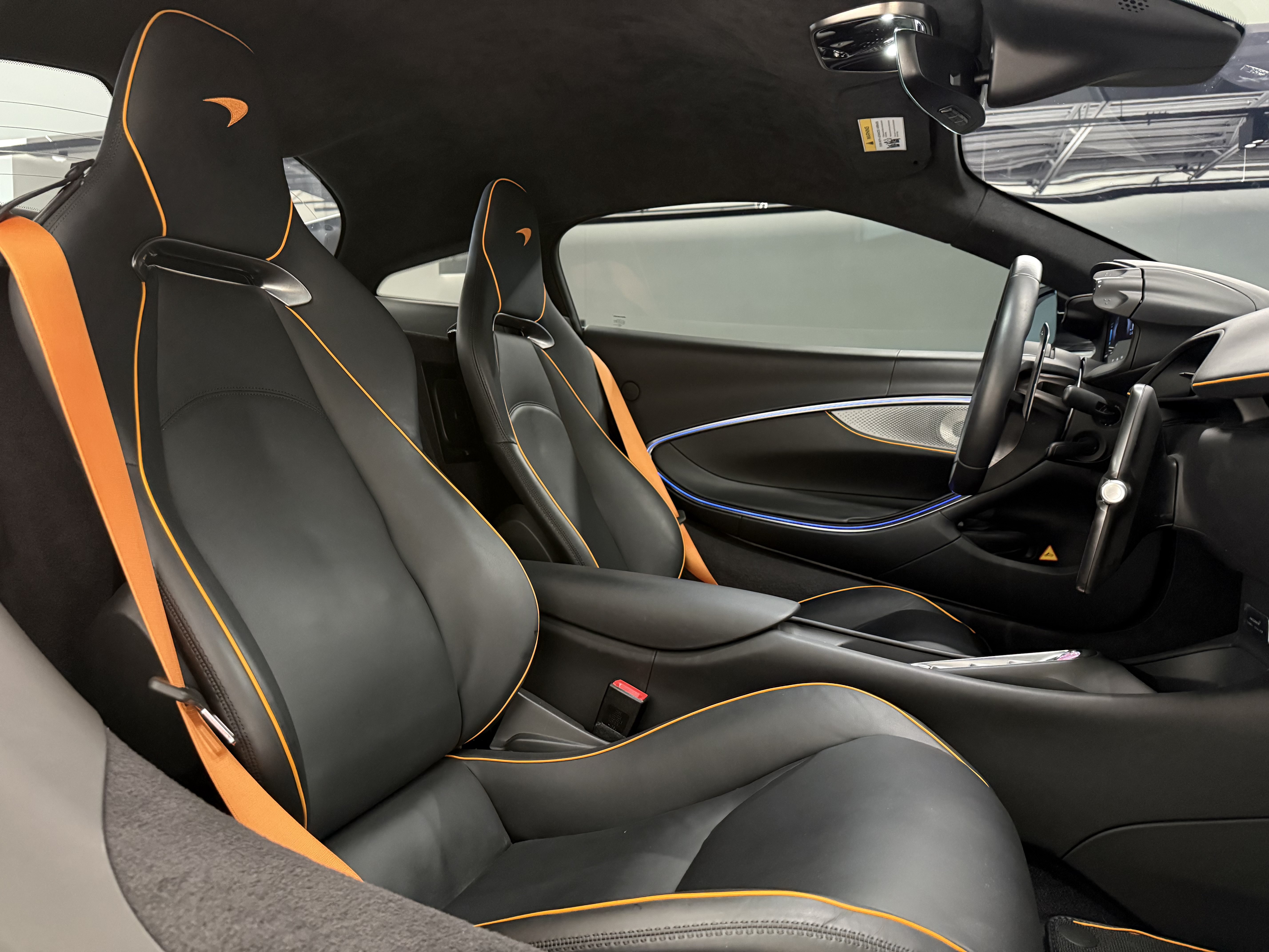 Used 2023 McLaren Artura RWD image 19