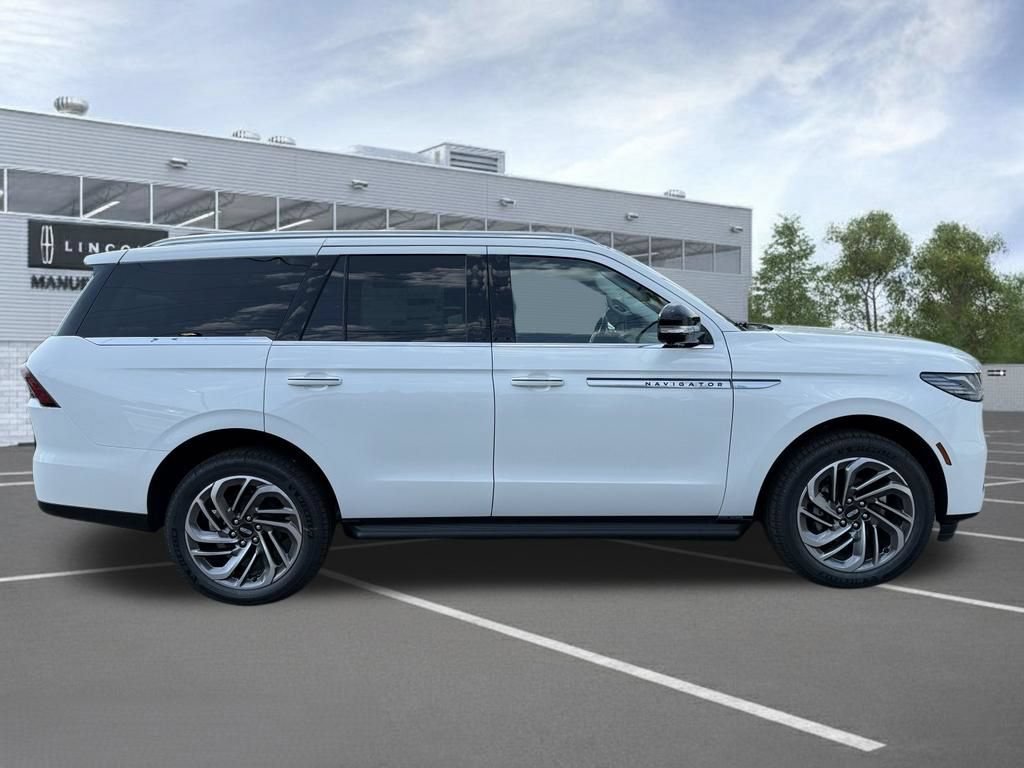 New 2027 Lincoln Navigator Premiere AWD/4WD image 3