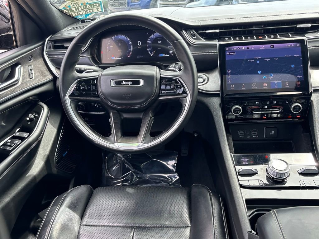 Used 2022 Jeep Grand Cherokee Overland w/ Luxury Tech Group IV AWD/4WD image 18