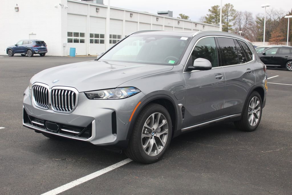 New 2026 BMW X5 xDrive50e image 3