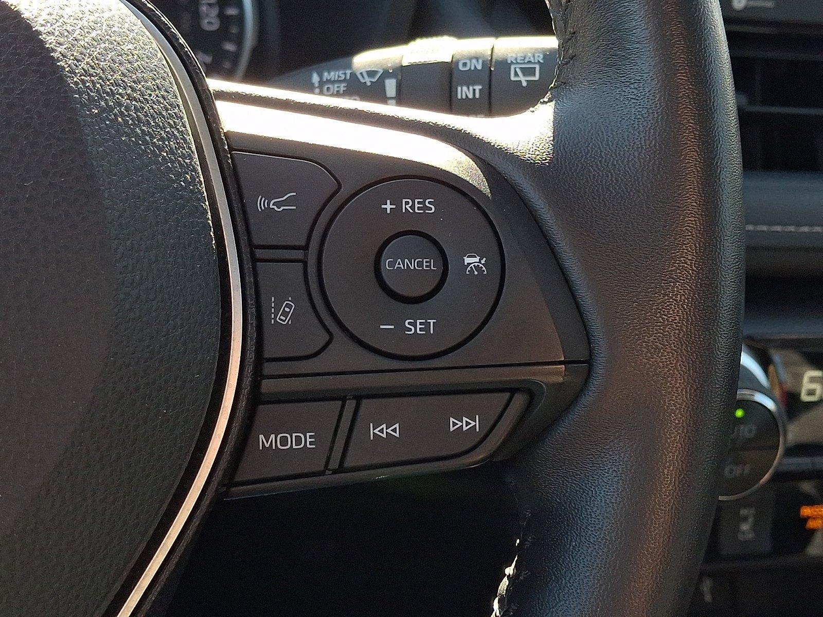 Used 2021 Toyota RAV4 XLE w/ Convenience Package AWD/4WD image 24