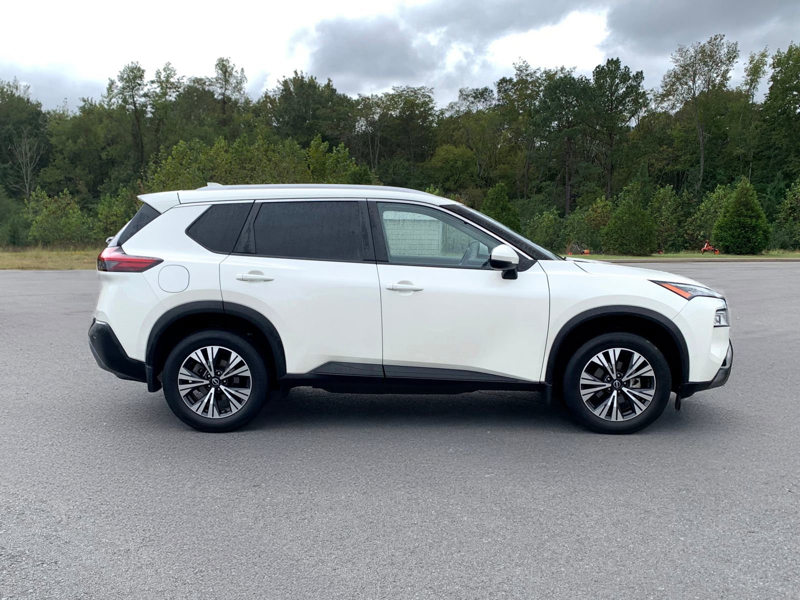 Used 2022 Nissan Rogue SV w/ SV Premium Package image 8