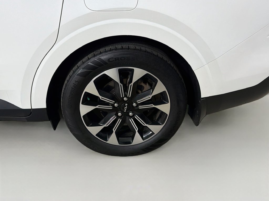 Certified 2024 Kia Carnival EX FWD image 31