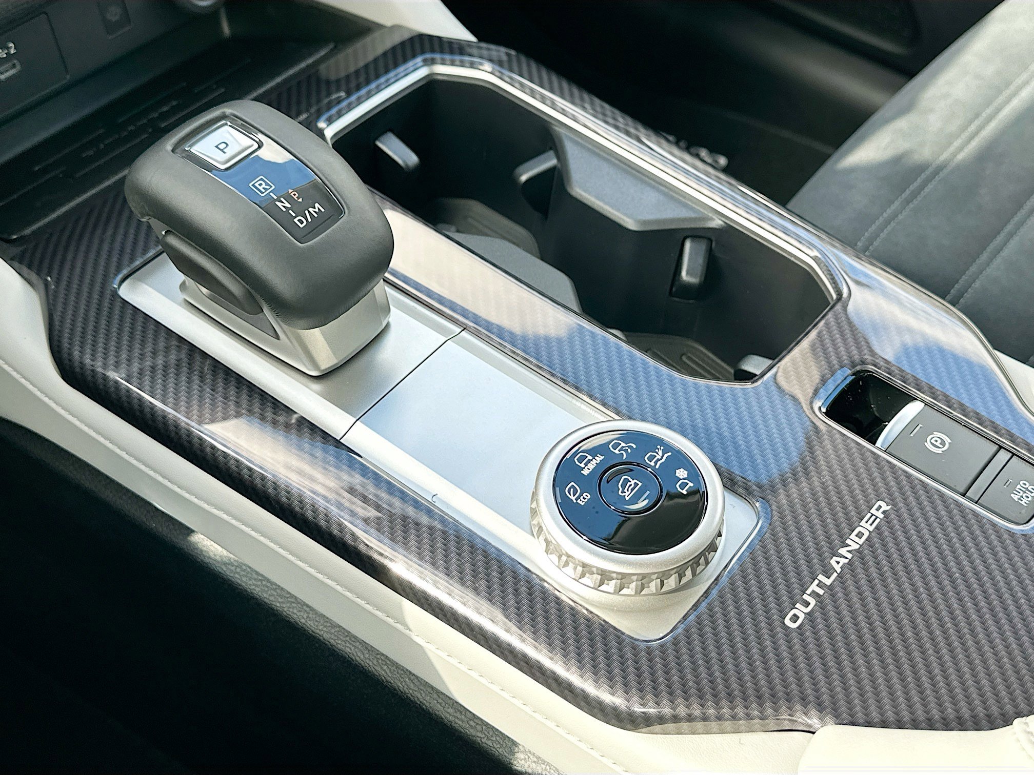 New 2025 Mitsubishi Outlander SE image 12