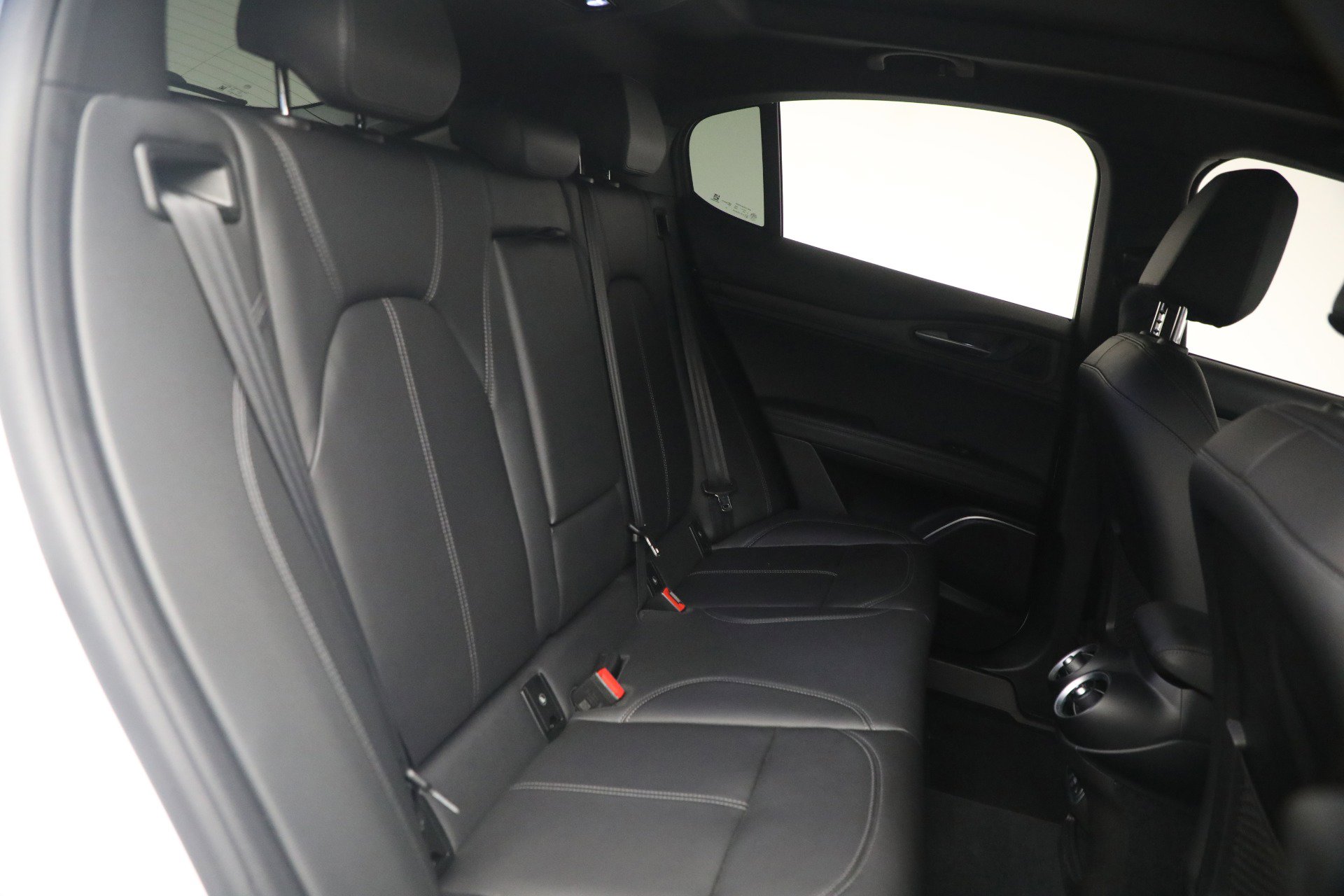 Used 2022 Alfa Romeo Stelvio Ti AWD/4WD image 19