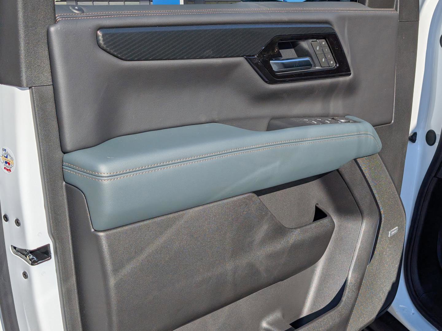 New 2026 GMC Yukon XL AT4 w/ AT4 Premium Plus Package image 17