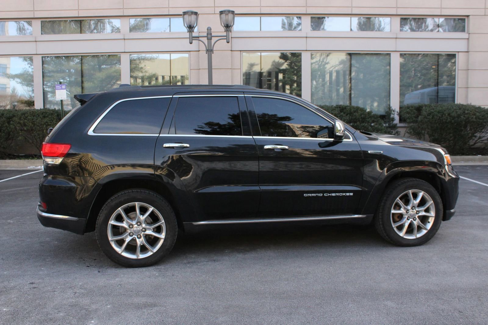 Used 2014 Jeep Grand Cherokee Summit image 6