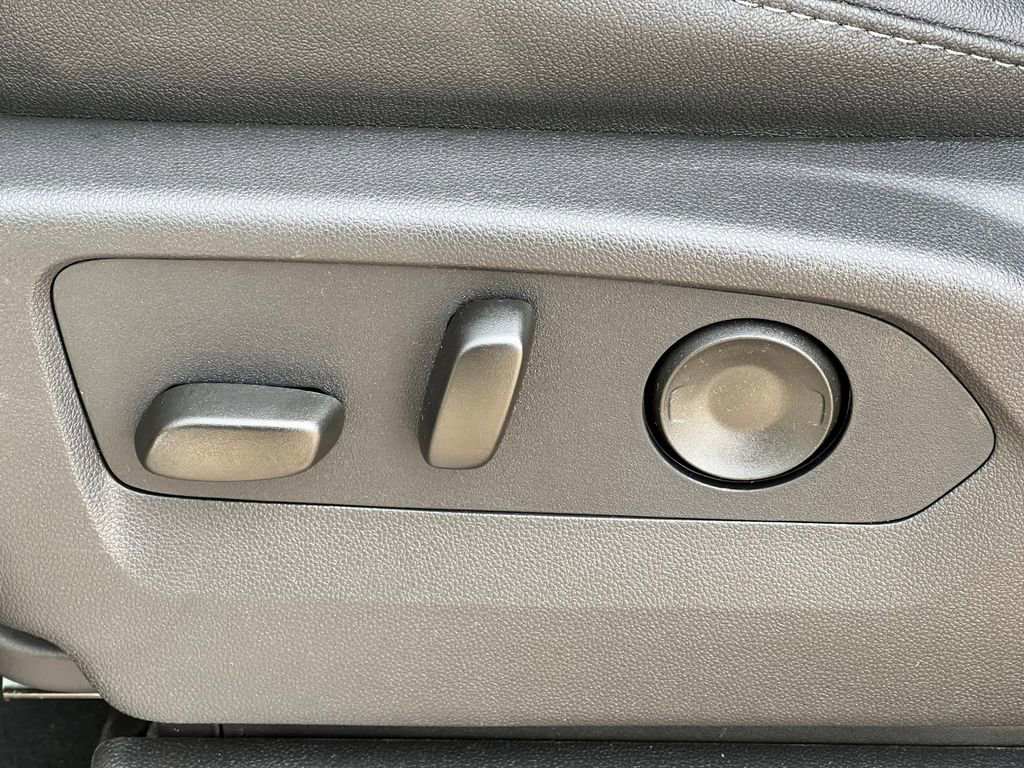 New 2026 GMC Sierra 2500 SLT w/ SLT Premium Package image 16