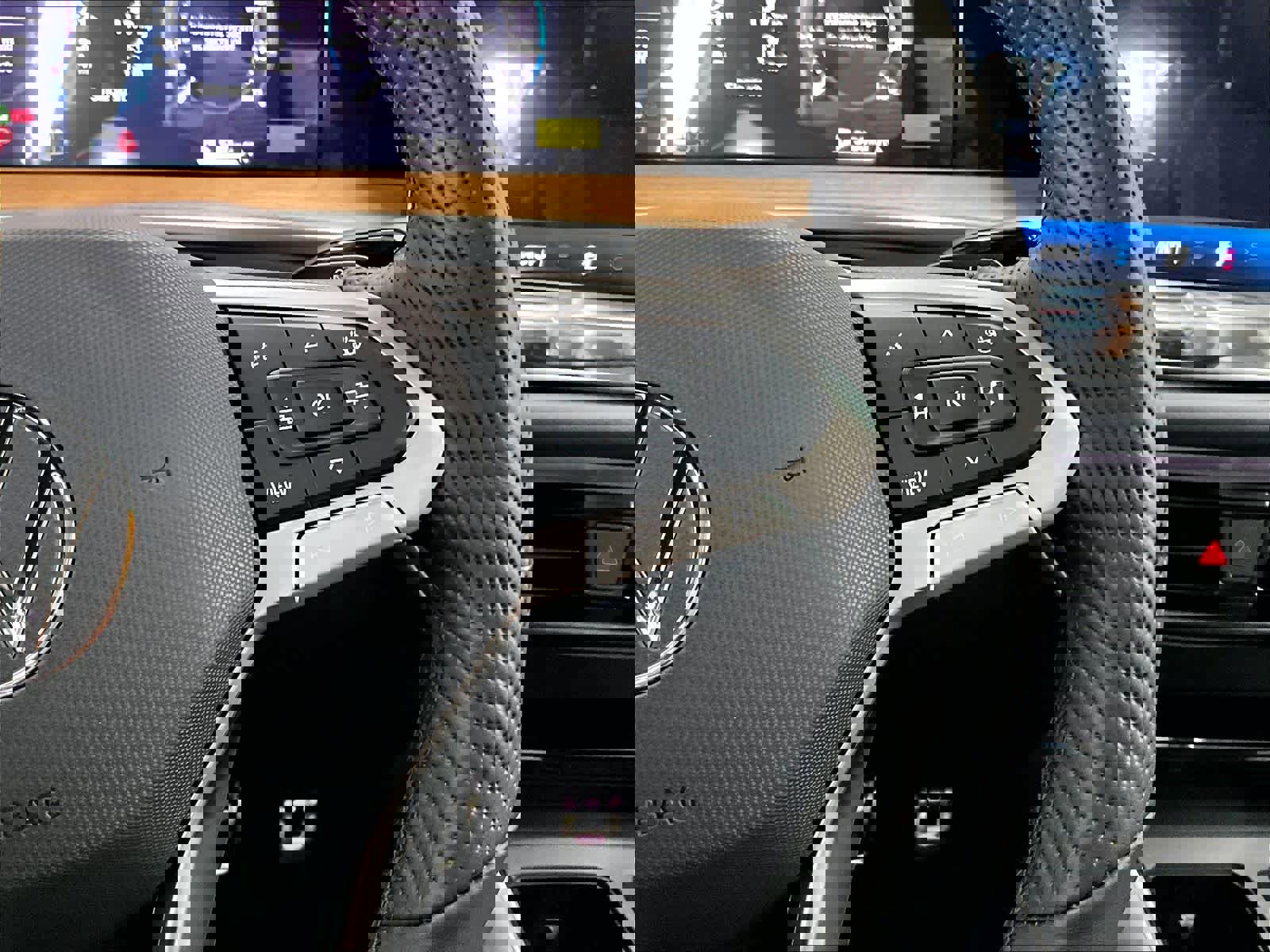 New 2026 Volkswagen Tiguan SEL R-Line image 18