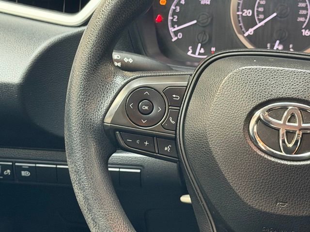 Used 2020 Toyota Corolla LE FWD image 17
