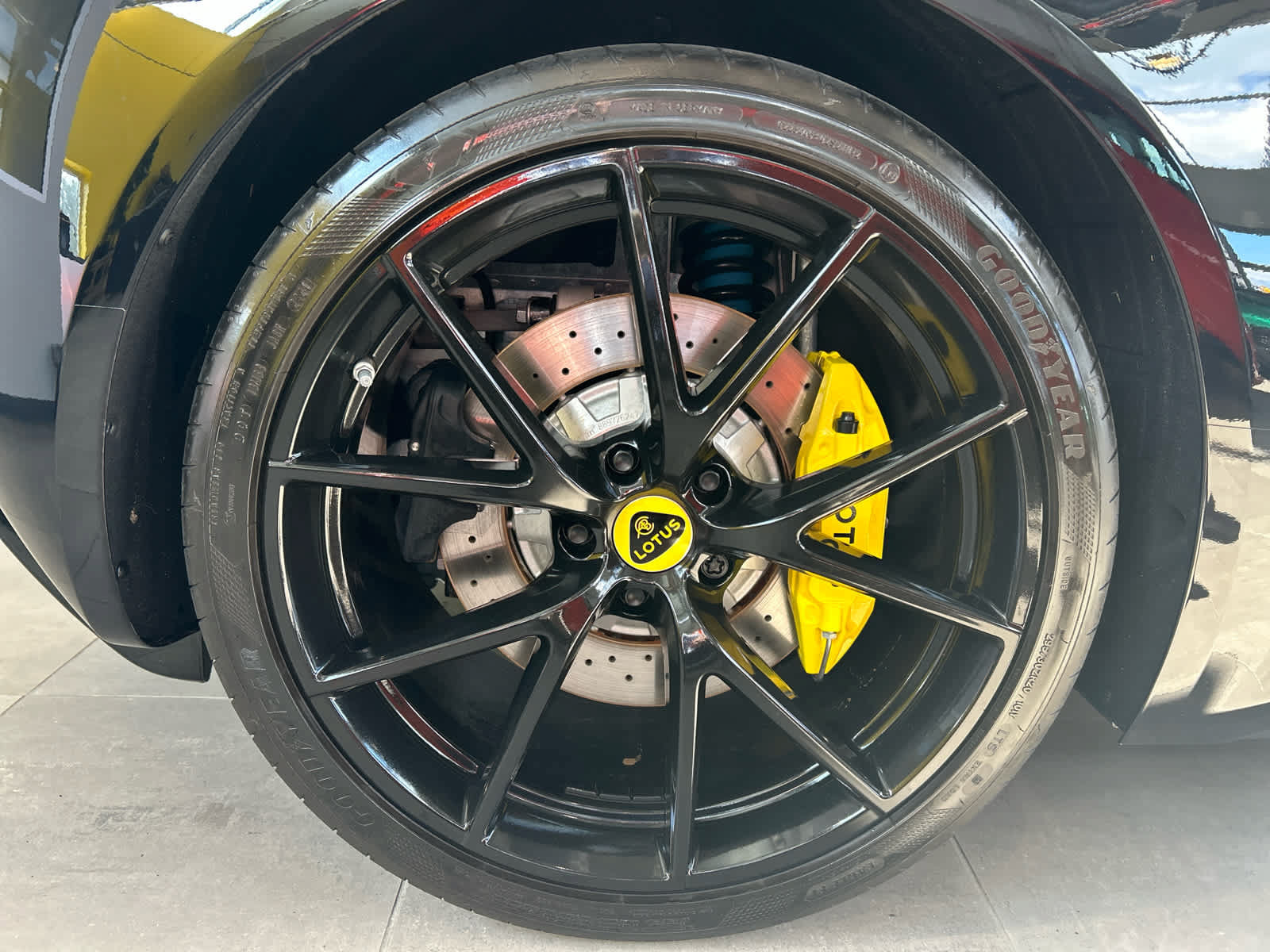 Used 2025 Lotus Emira RWD image 14