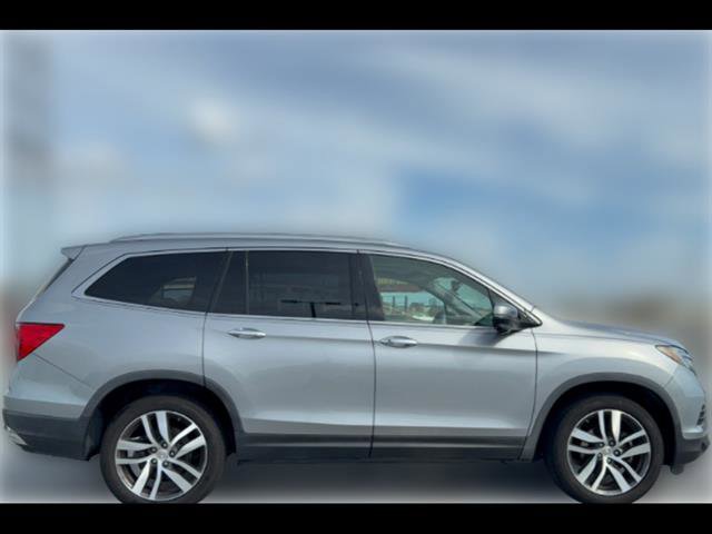Used 2017 Honda Pilot Touring image 3
