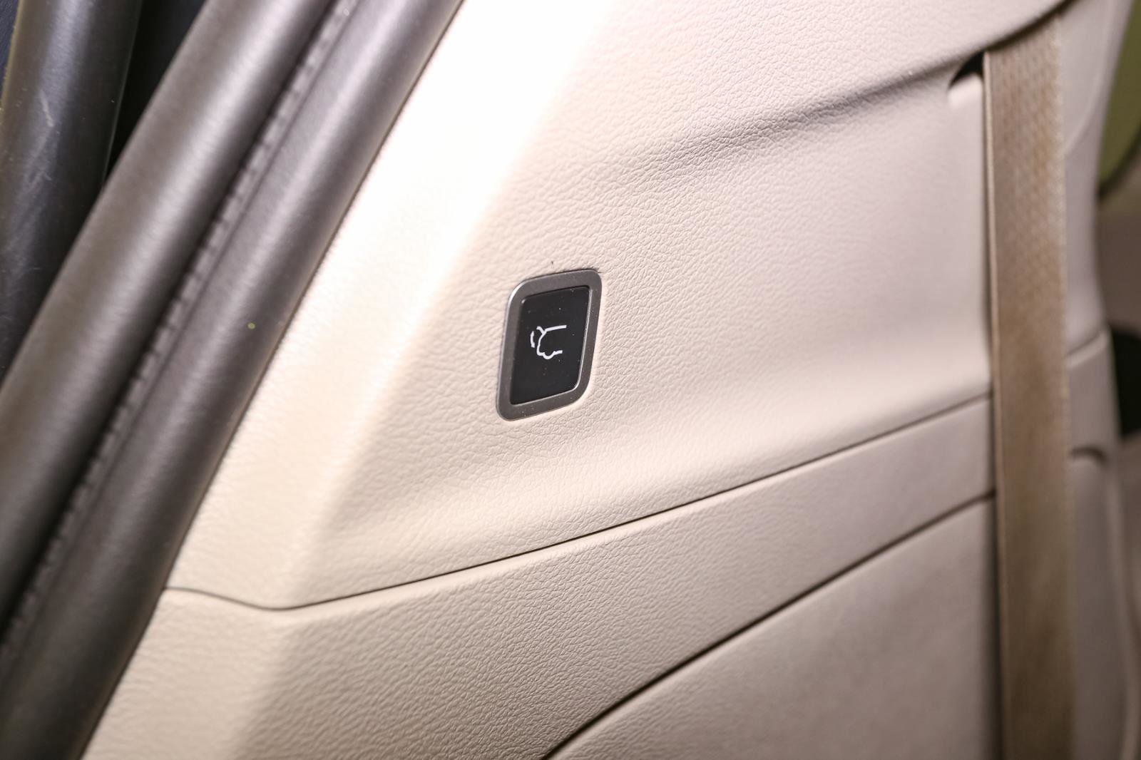 Used 2021 Chrysler Pacifica Touring-L image 11