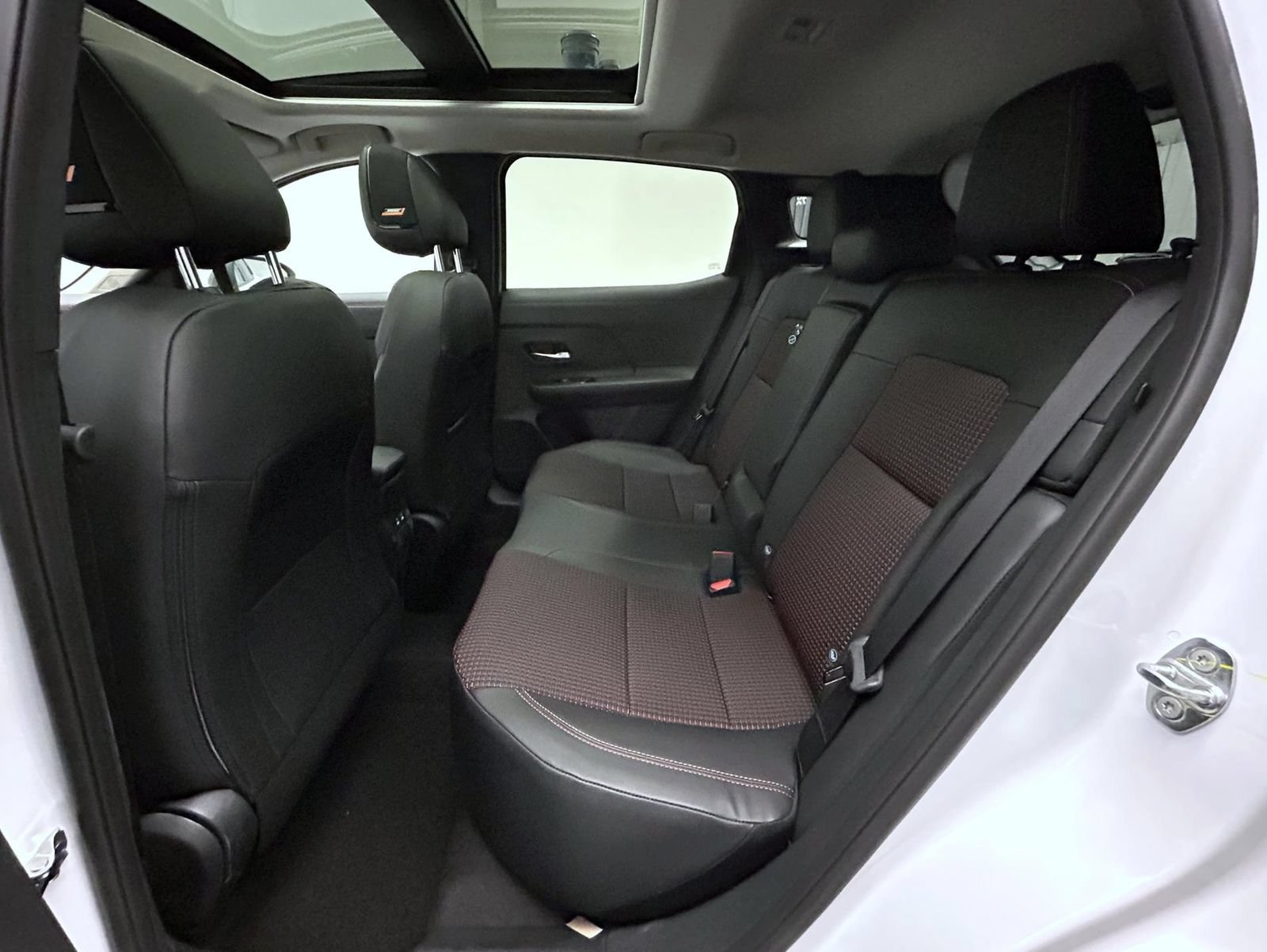 New 2026 Nissan Kicks SR w/ SR Premium Package AWD/4WD image 11