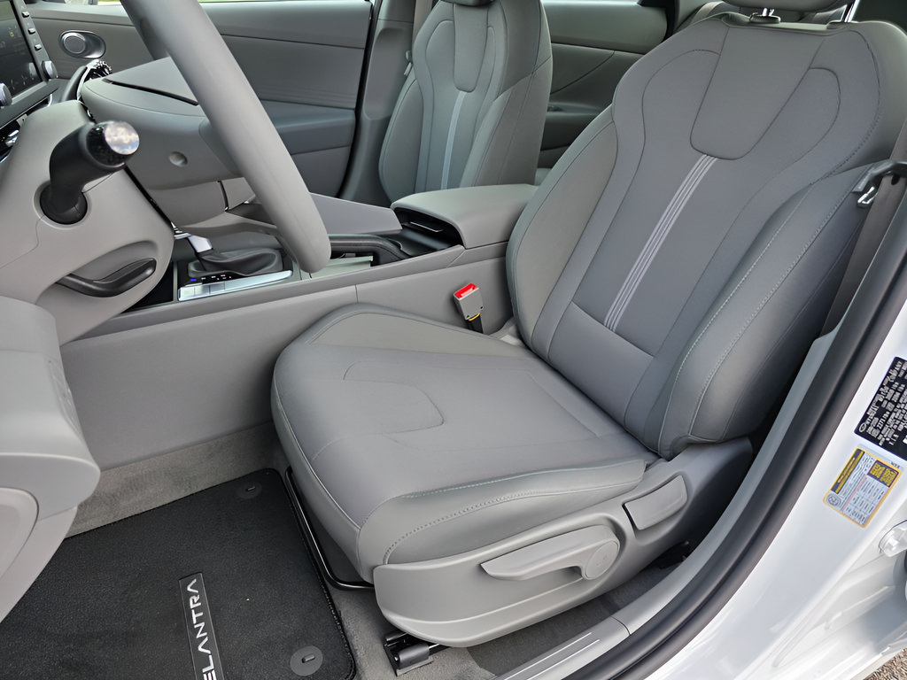 New 2026 Hyundai Elantra SE FWD image 13