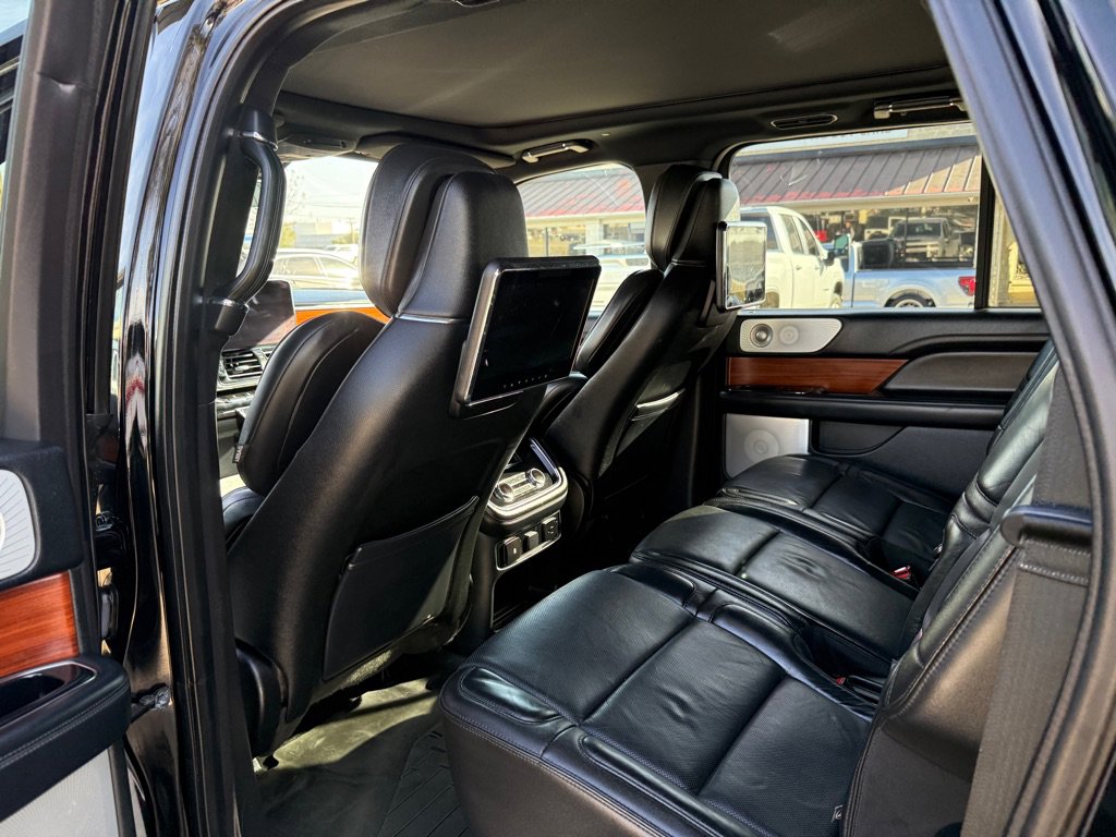 Used 2018 Lincoln Navigator L Reserve w/ Technology Package image 15