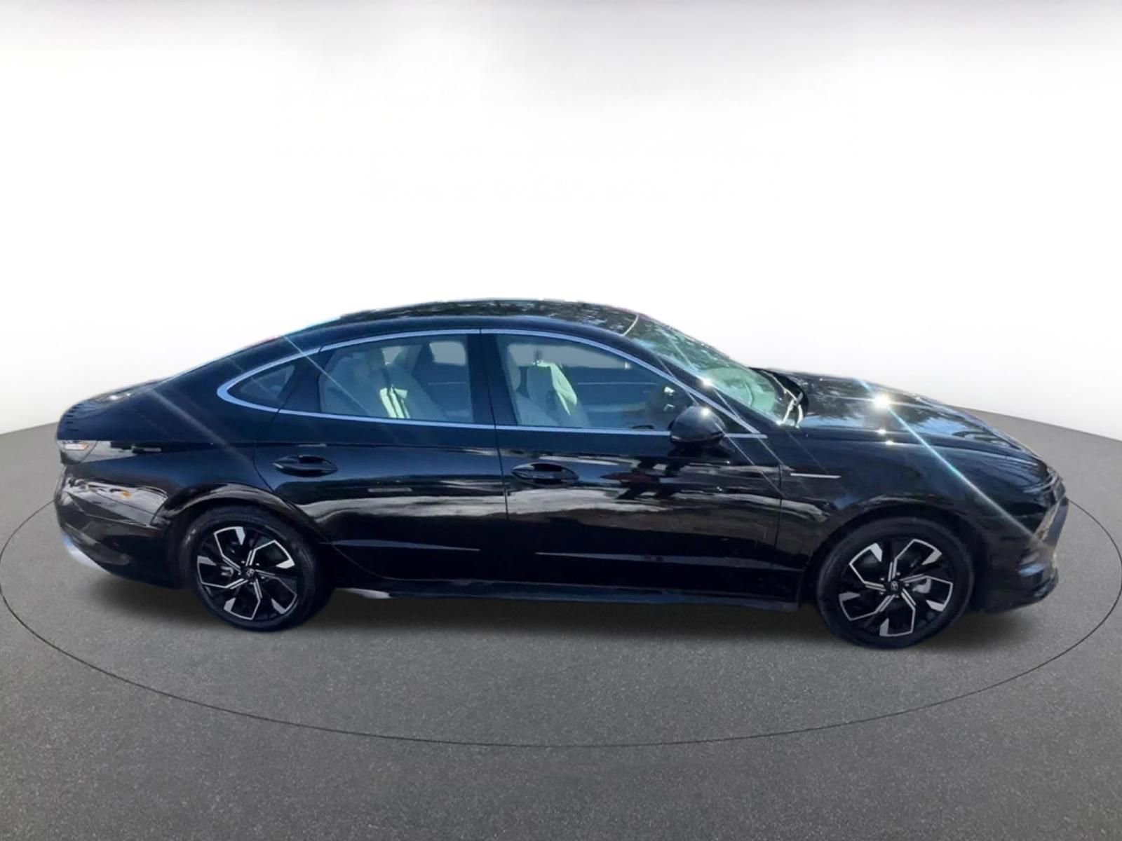 Used 2025 Hyundai Sonata SEL FWD image 12
