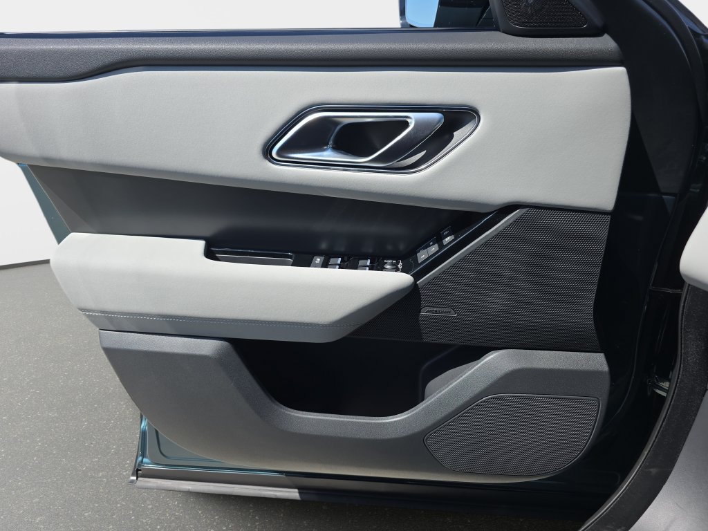 New 2026 Land Rover Range Rover Velar S AWD/4WD image 27