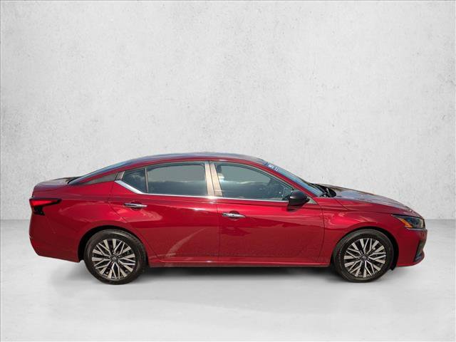 Used 2024 Nissan Altima 2.5 SV FWD image 4