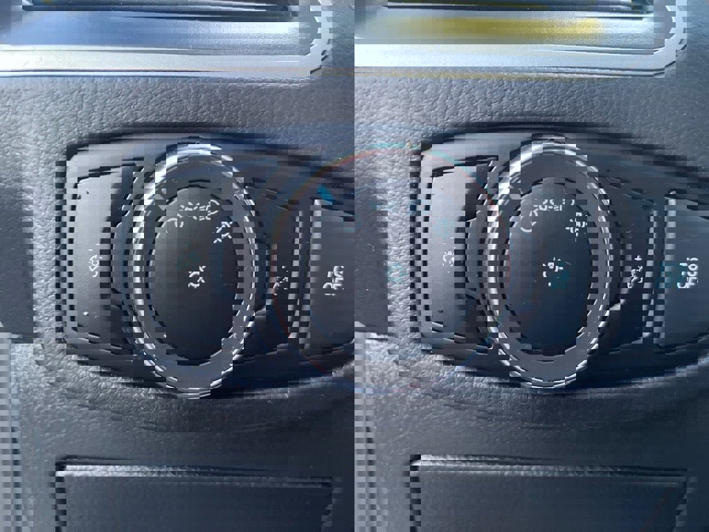 Used 2024 Ford Edge SEL image 16