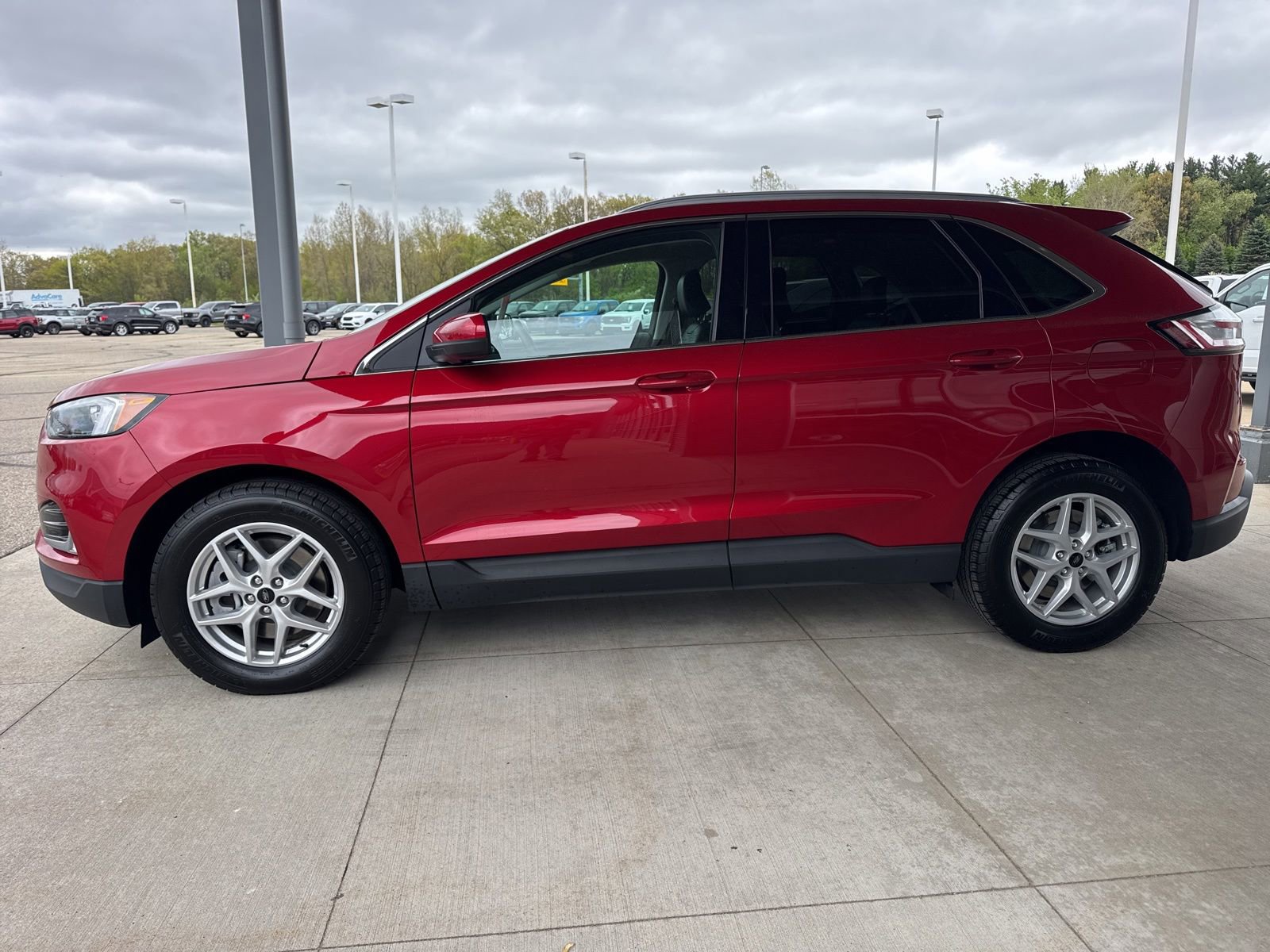 Certified 2024 Ford Edge SEL w/ Convenience Package AWD/4WD image 5