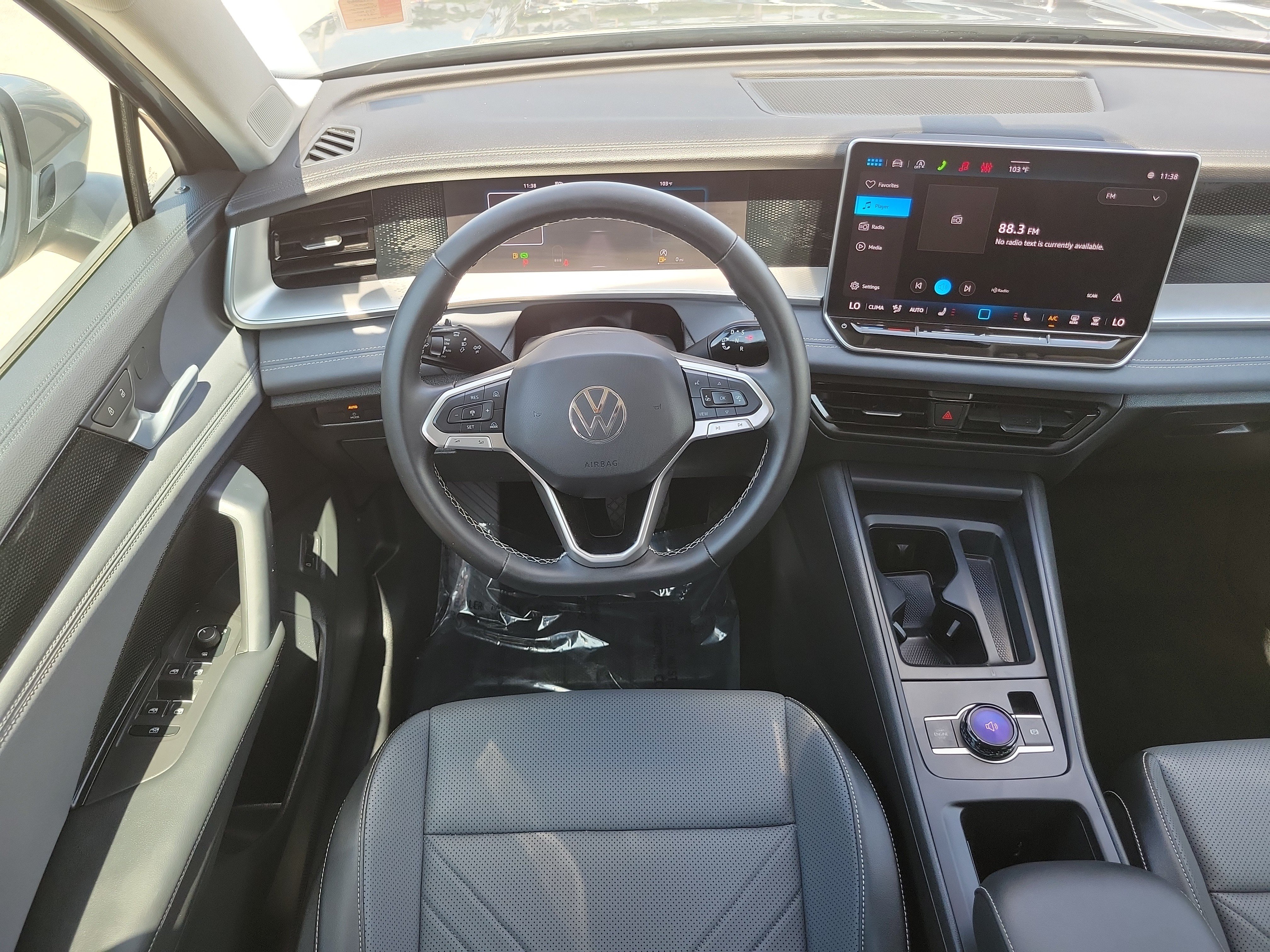 Used 2025 Volkswagen Tiguan SE FWD image 18